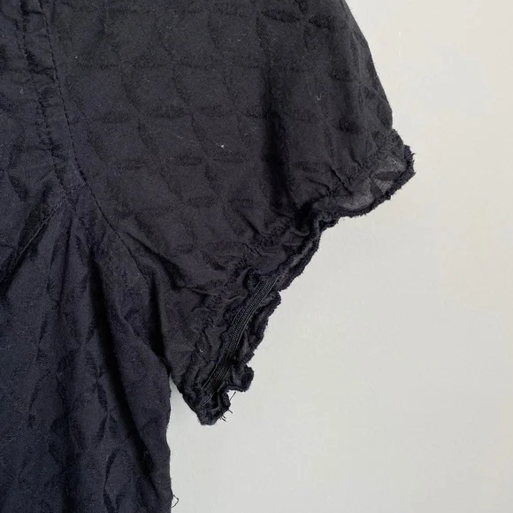 Daytrip Black Textured Blouse - Picture 5 of 9